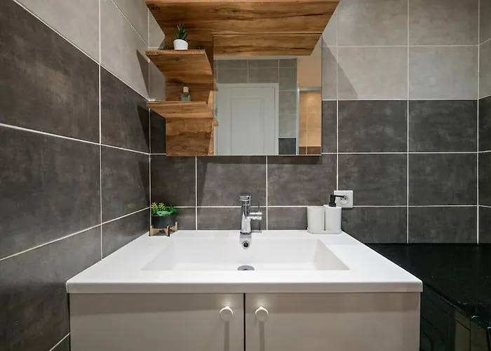 Magnifique 3 Pieces De 80m2 Dans Le Carre D'or *