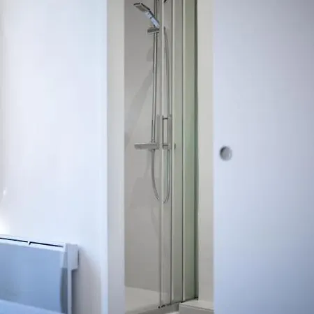 2 80m2 Jusqu'à 6 Personnes Carré D'or