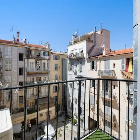 2 80m2 Jusqu'à 6 Personnes Carré D'or *